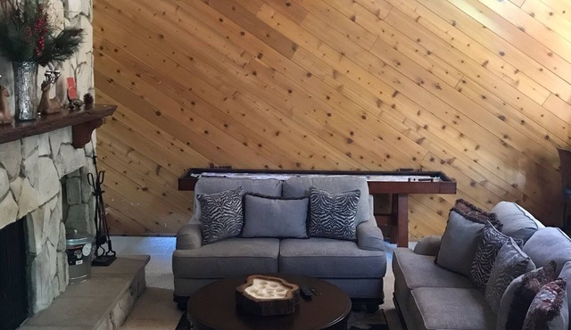 Sweet Pine Relaxing Retreat with Captivating Mountain Views
