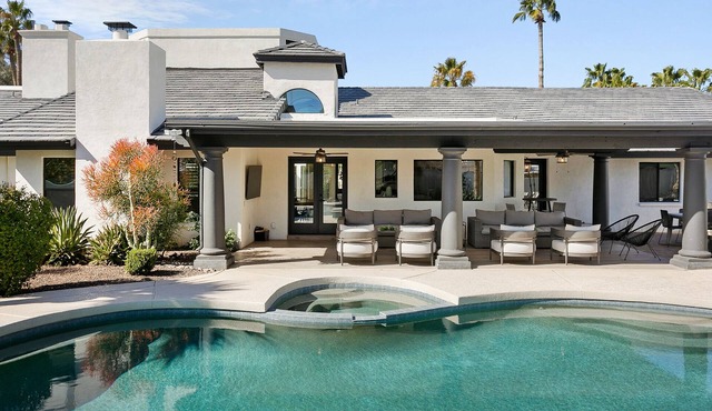 SWSS 6BR Luxury Group Retreat | Chef's Kitchen, Pool, Pickleball & Putting Green