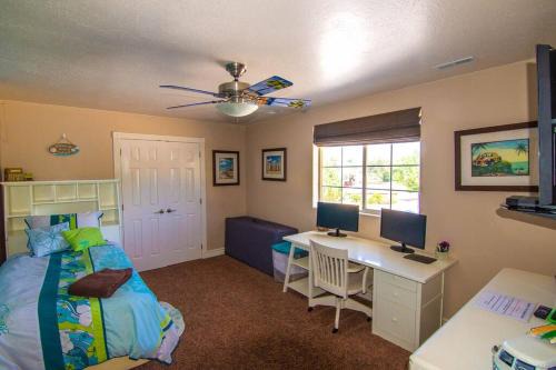 Tacit Shadow Resort Paradise Deluxe Suite, Gym, Coffee Bar, Hot-Tub, Free Laundry, Food Available in Parowan