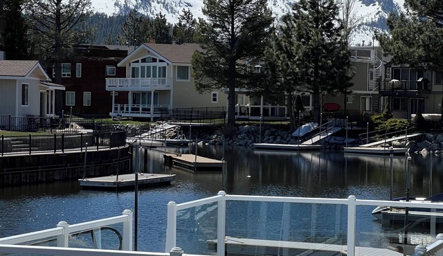Tahoe Keys Chalet - Summer Boat Slip Winter Holiday