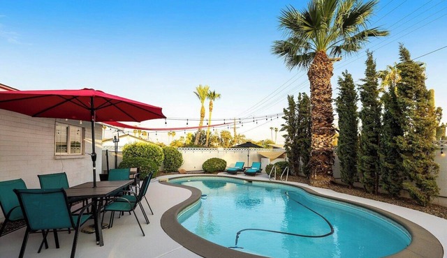 Tempe Delight-Heated Pool, Sport Court & King Beds
