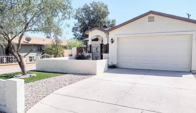 TERRA NOVA Spacious 4-bedroom house in Phoenix AZ, 7 minutes from Downtown. in Phoenix