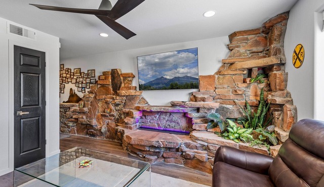 Terrace Main | 5BR/3BA | Spend Spring in Flagstaff!