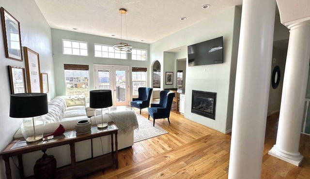 Tesla Charger-11 Beds-Large Home at the Mouth of Ephraim Canyon. in Ephraim