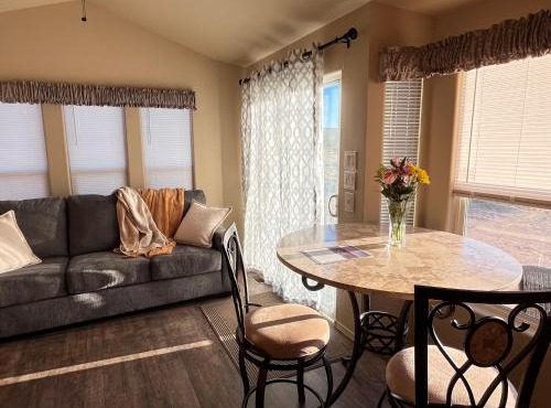 The 303 in the Desert - whole house rental