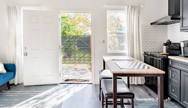 The Alice LA: Luxe Private Bungalow Near Beach