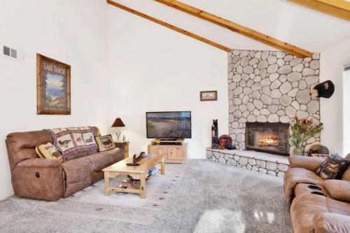 The Bear Meadows Townhome! Walk to Bear Mountain!