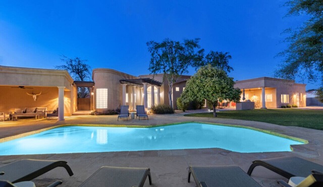 The Big Dog – Private Custom Estate – Heated Pool & Spa – Game Room
