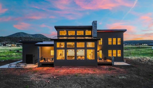The Bluebird Flagstaff, Jacuzzi, Sleeps 26