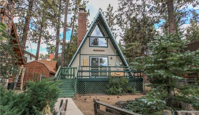 The Getaway - Amazing and cozy escape! With beautiful views of the Bear Mountain slopes!