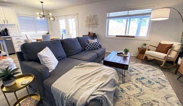 THE GILBERT GETAWAY - Modernly Cozy - w/KING Suite in Gilbert