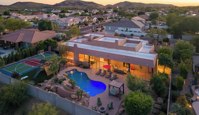 The Good Life Oasis | Luxury 5BR Home | Sleeps 16