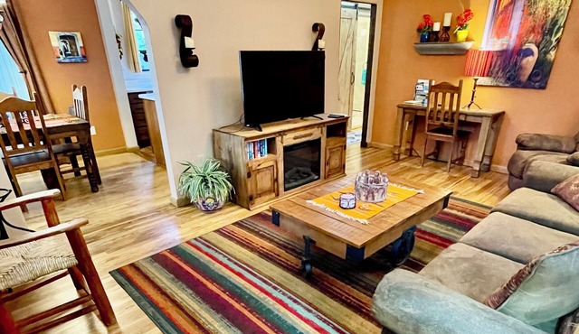The Pleasant Street Casitas: Superior King Bed
