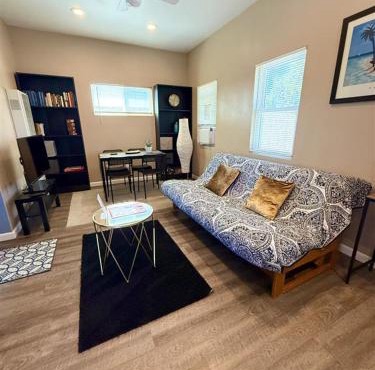 The studio apartment in Clairemont - New AC unit