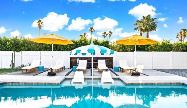 The Yellow Palm - Pet Friendly with Pool