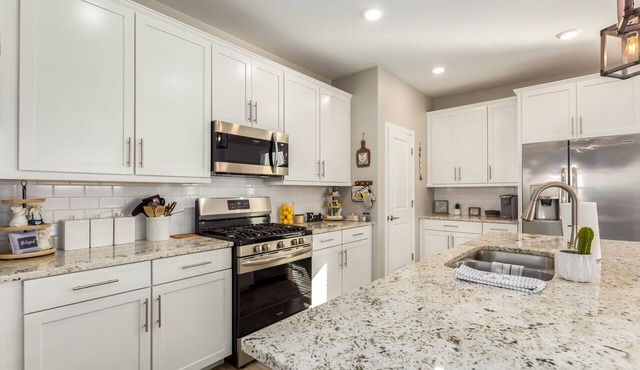 This house is a 3 bedroom(s), 2 bathrooms, located in Buckeye, AZ.