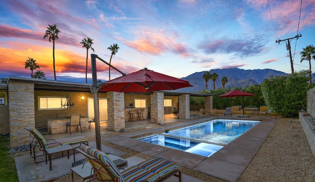 Three Palms: Pool, Spa, Fire Pit, Pet Friendly!