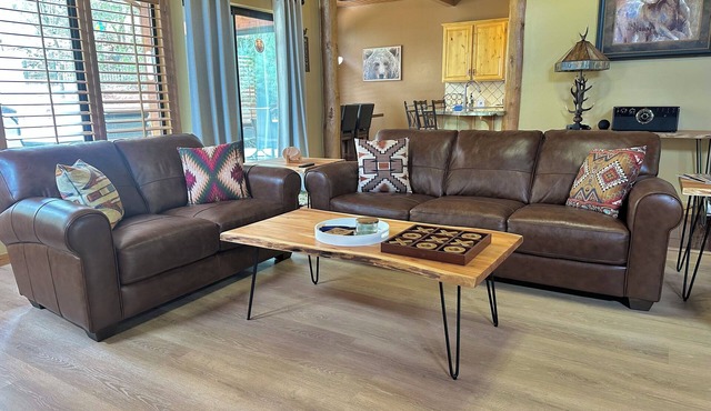 Timberline Retreat 12 Guests, 7 Beds, 4 Bath, Pool Table and Outdoor Entert in Prescott