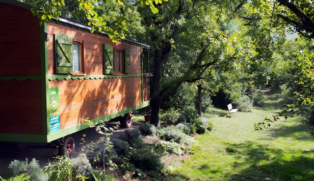 Tiny Home “Roulotte de Cabrières” with Private Terrace and Garden in Compeyre