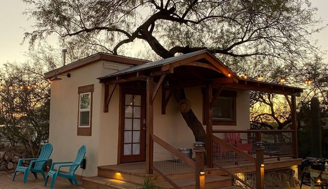 Tiny House (aka:treehouse) w/hot tub, views and walking distance to Main St in Superior