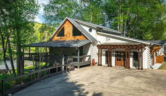 Toccoa Time - Riverside | Pet Friendly | Firepit | Pool table in Blue Ridge