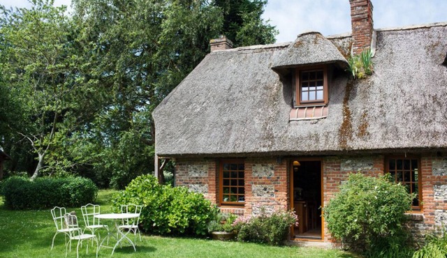 Traditional Thatched Cottage in Normandy in Saint-Honoré