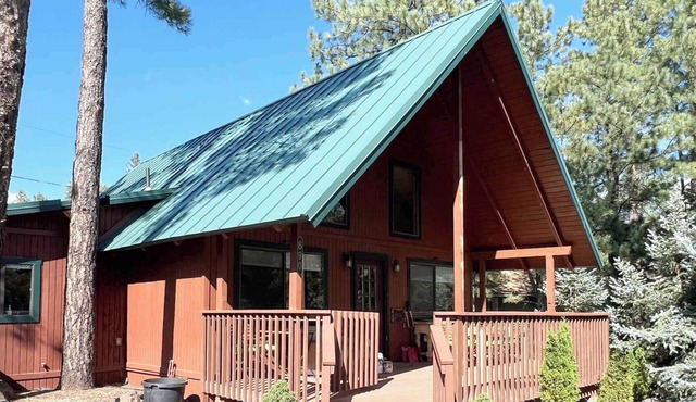 Tranquil 3Bdr Cabin w/Fully Fenced Backyard