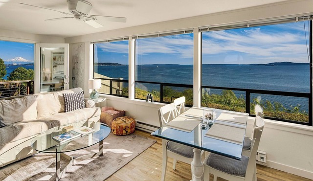 Tranquil waterfront cottage on Seattle's Puget Sound in Seattle