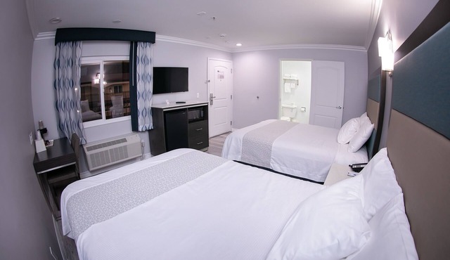 Travelodge Inn & Suites by Wyndham West Covina
