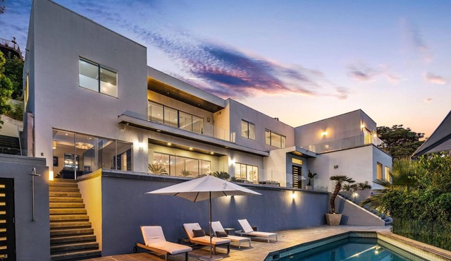 Travis Modern Mansion - Stunning Brentwood Contemporary Estate with Rooftop
