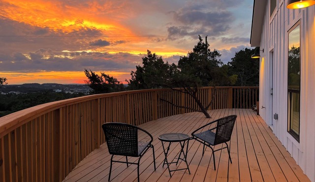 Travis Treehouse, Private Couples Getaway in Austin