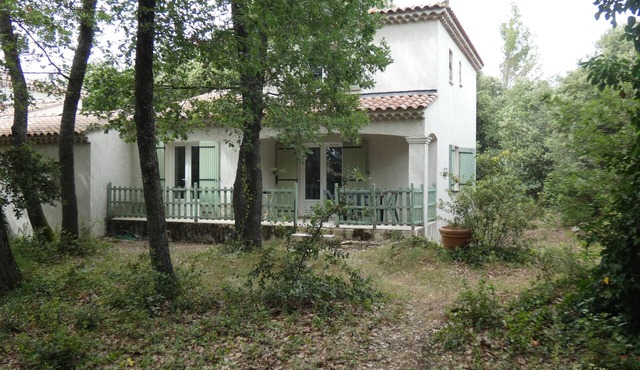 Tree-lined vacations at the foot of Mont Ventoux in Mormoiron