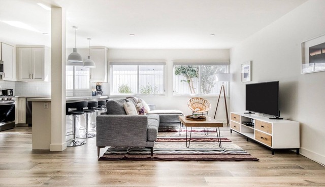 Trendy Redondo Beach 2BR, nr Pier, Beach & Restaurants, by Blueground