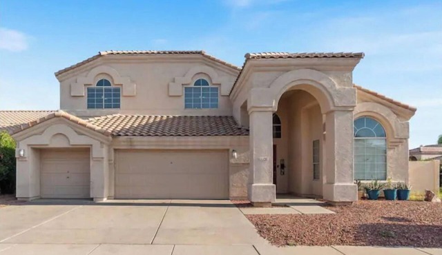 Tropical Paradise in Garden Lakes!