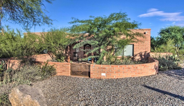 Tucson Home - Hiking Trail Access On-Site!