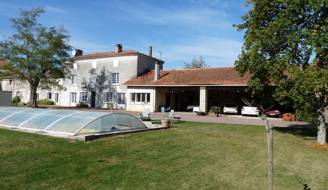 Two beautiful rooms overlooking the private garden in LA CRECHE