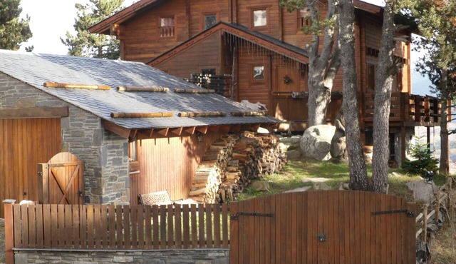 Typical Scandinavian chalet CAUTERETS center, close to ski lift in Font-Romeu-Odeillo-Via