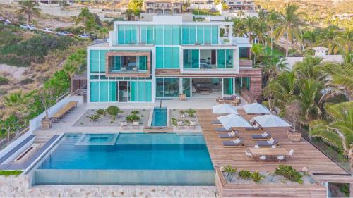 Ultra Modern Beachfront Villa with Full Staff in San José del Cabo