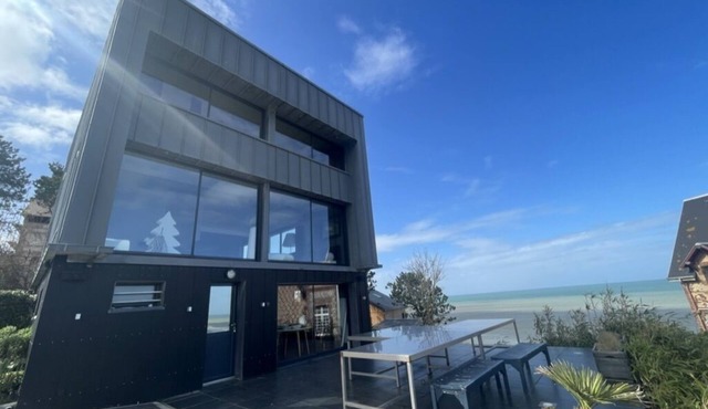 Unique! Exceptional clifftop villa with sea view. Elevator in the villa. in Veulettes-sur-Mer