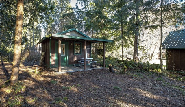 Unique Glamping Experience, Pet Friendly, Sleeps 2 in Maple Falls
