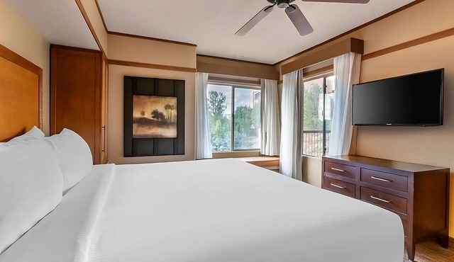 Unwind and Indulge In Our Oasis! Outdoor Pool, Full Kitchen, Free Parking!