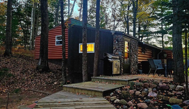 Updated Chetek Cozy Cabin on Quiet Private Lake-Free use of Row Boat &Pedal boat in Chetek