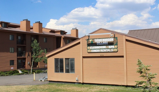 Upgraded Brian Head Timberbrook Condo close to ski slopes sleeps 4