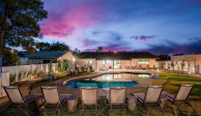Upscale Oasis | Pool, Putting Green, Volley Court & Open Yard