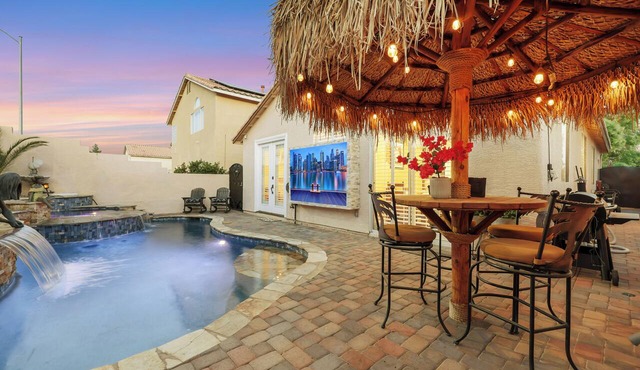 Upscale Retreat w/Pool, Spa, Tiki Bar, Near Strip, Sleeps 6