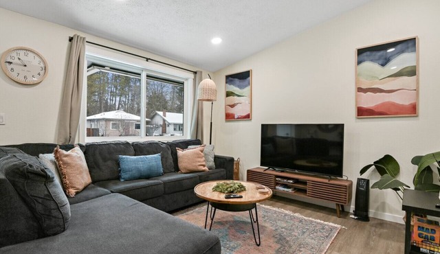 Upscale Rockwood Boho Townhouse in Spokane
