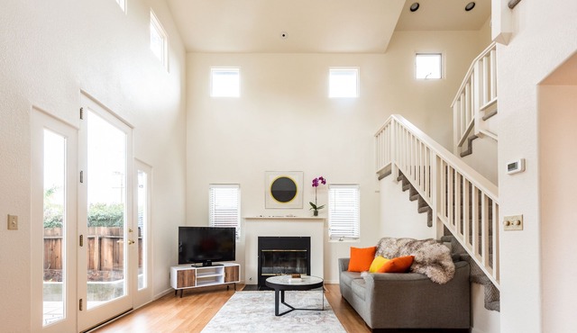 Uptown cape code home in Santa Barbara
