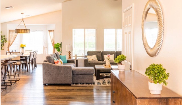 Valverde Oasis - 4BD Getaway near town center