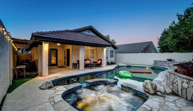 Vegas Oasis 3BR 2BT Pet Friendly Pool & Spa - Extended Stay