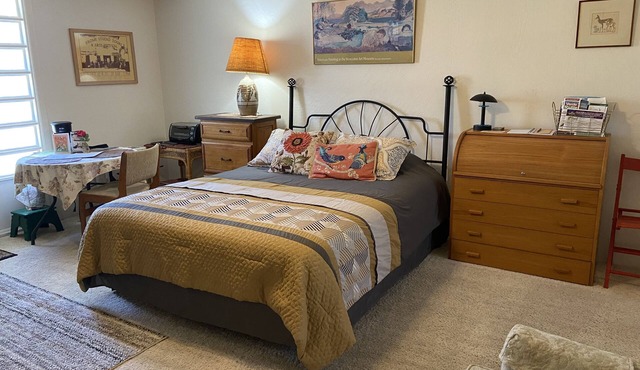 Verde River Hilltop Gem - Tranquil, artistic and close to everything